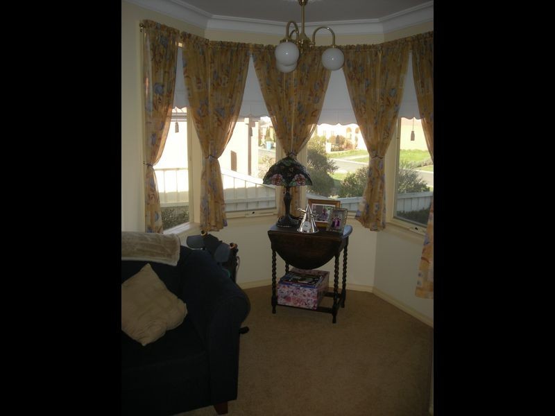 16 Lakeside Drive, Hidden Valley VIC 3756