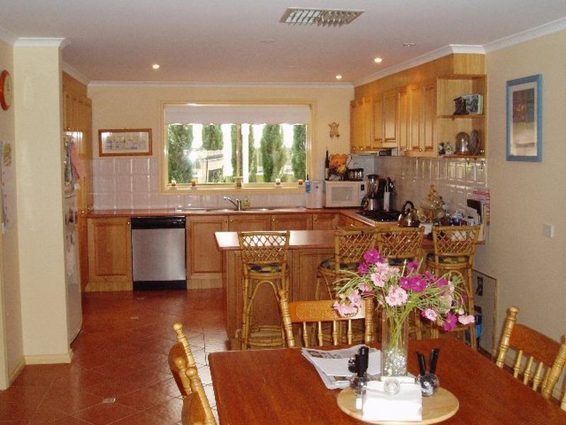 16 Lakeside Drive, Hidden Valley VIC 3756