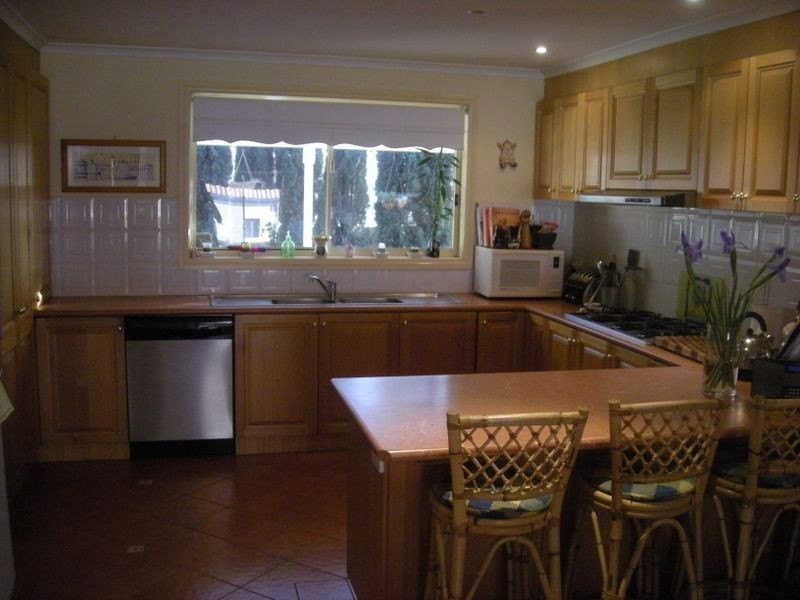 16 Lakeside Drive, Hidden Valley VIC 3756