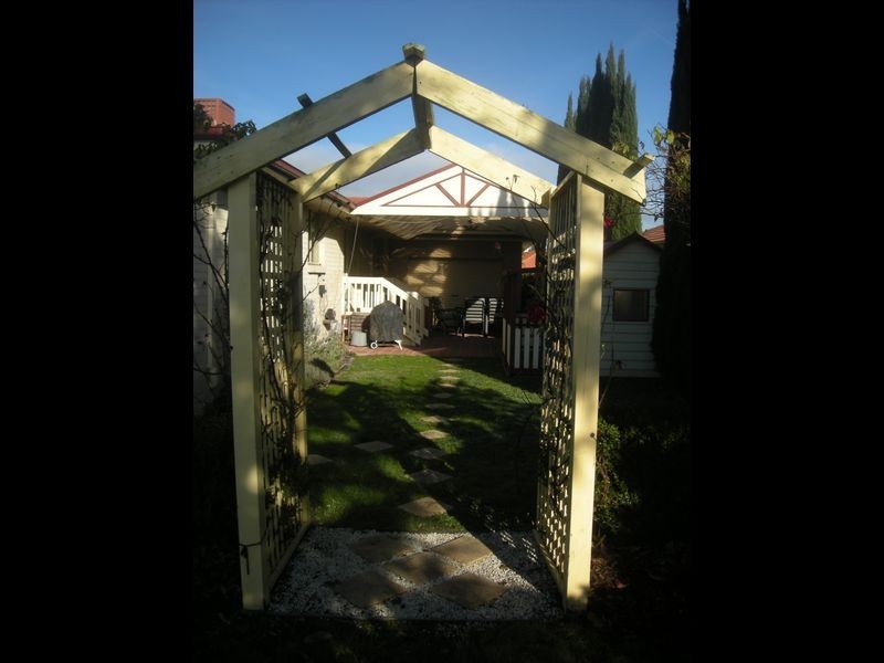 16 Lakeside Drive, Hidden Valley VIC 3756