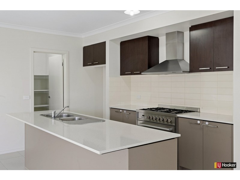 63 Golf Links Drive, Beveridge VIC 3753