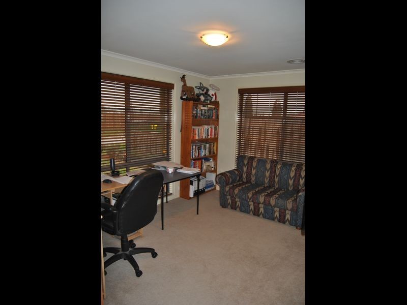 70 Augusta Way, Hidden Valley VIC 3756