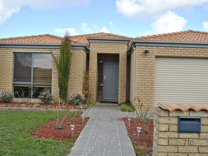 70 Augusta Way, Hidden Valley VIC 3756