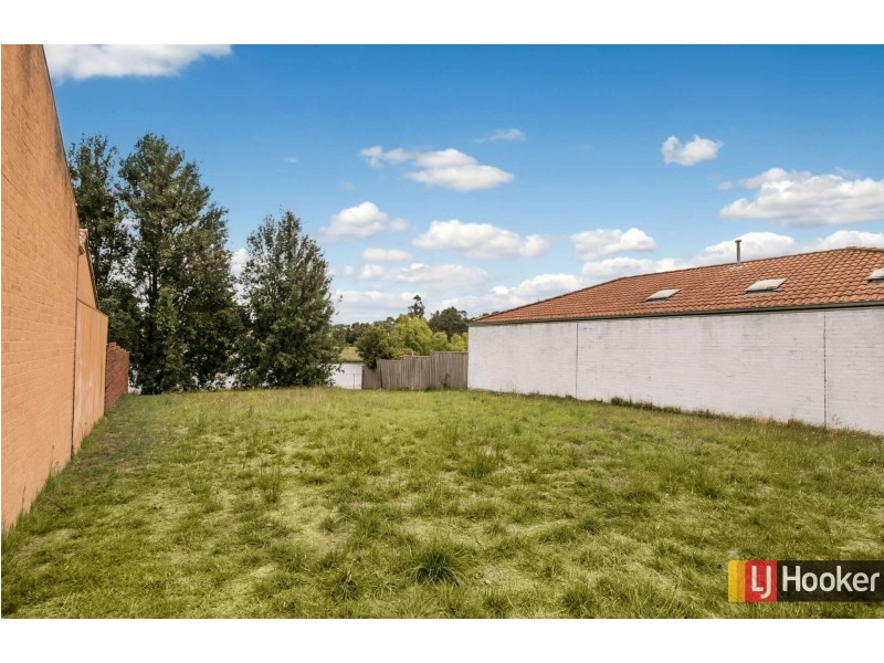 21 Lakeside Drive, Hidden Valley VIC 3756