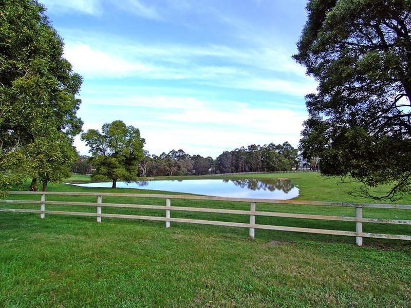 2 Hidden Valley Boulevard, Hidden Valley VIC 3756