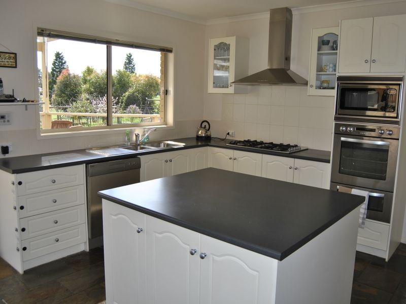 62 St Andrews Close, Hidden Valley VIC 3756