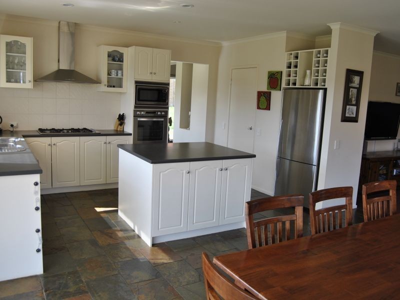 62 St Andrews Close, Hidden Valley VIC 3756