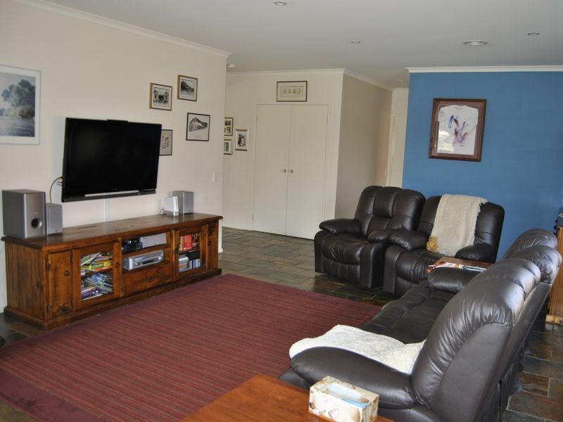 62 St Andrews Close, Hidden Valley VIC 3756