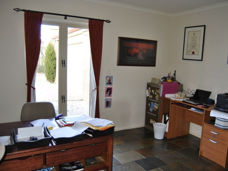 62 St Andrews Close, Hidden Valley VIC 3756