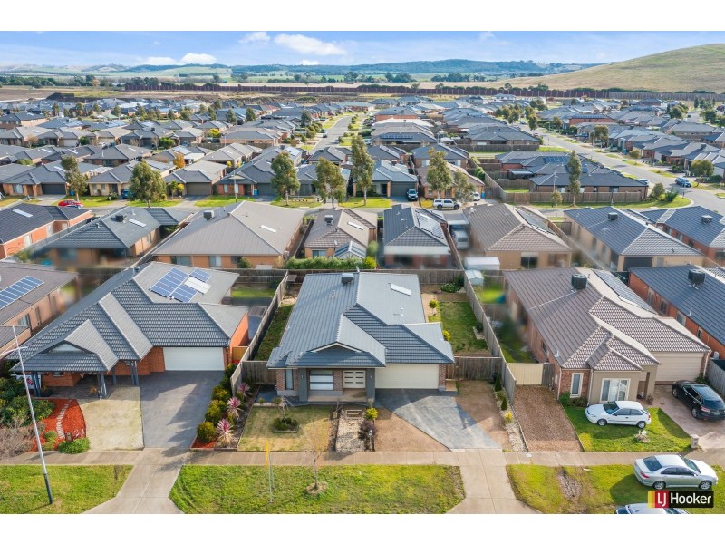 136 Wallara Waters Boulevard, Wallan VIC 3756