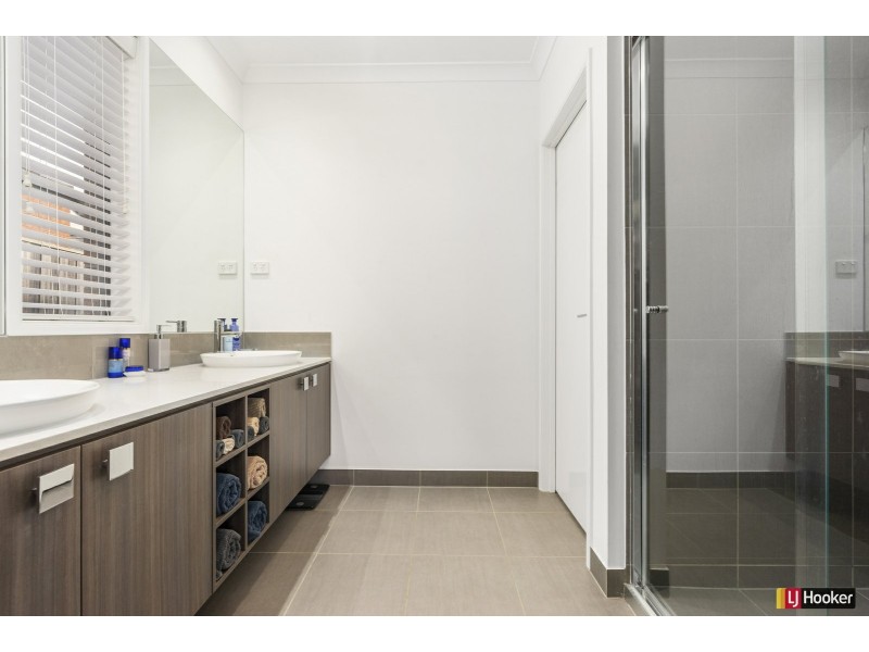 136 Wallara Waters Boulevard, Wallan VIC 3756