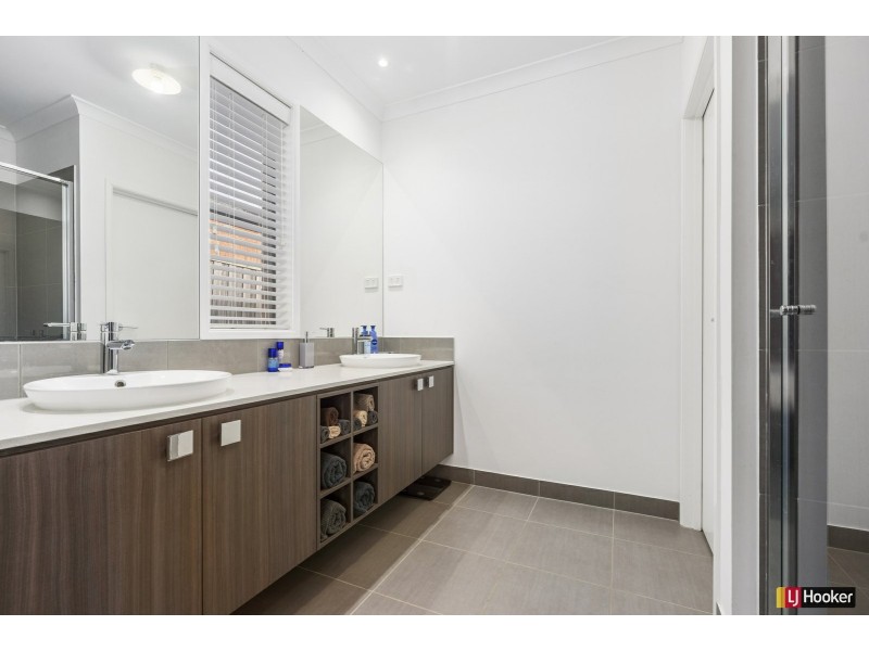 136 Wallara Waters Boulevard, Wallan VIC 3756