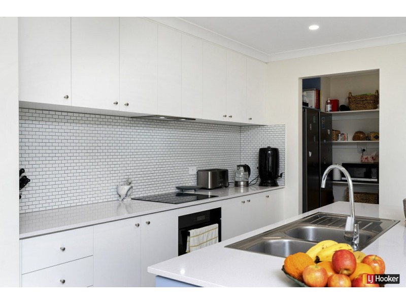 10 Toscana Way, Hidden Valley VIC 3756