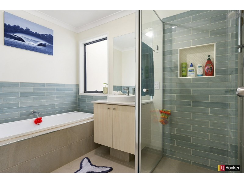 10 Toscana Way, Hidden Valley VIC 3756