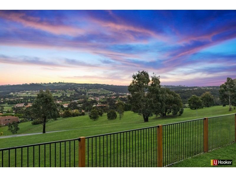 10 Toscana Way, Hidden Valley VIC 3756