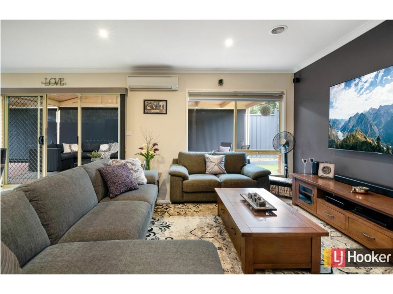 Unit 9/1 Darraweit Road, Wallan VIC 3756