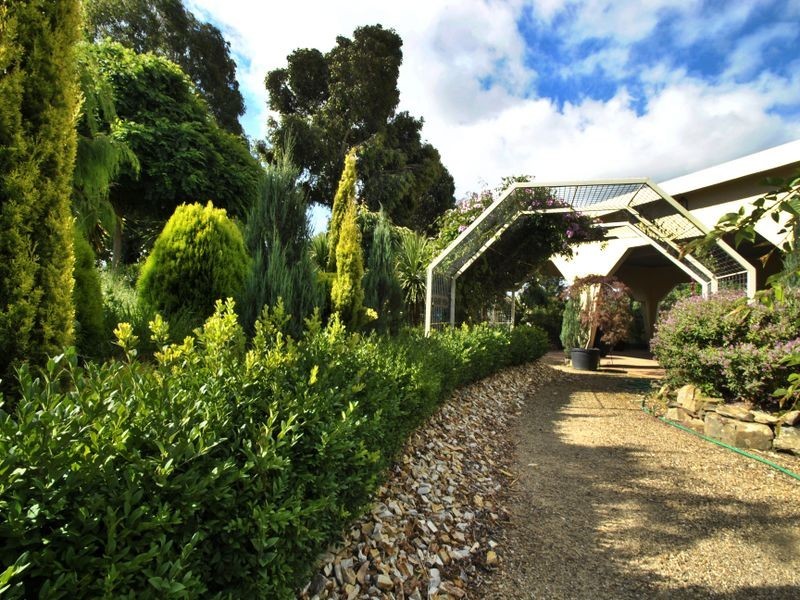 5 Lakeview Close, Hidden Valley VIC 3756