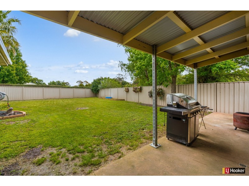 8 Raymond Court, Kilmore VIC 3764