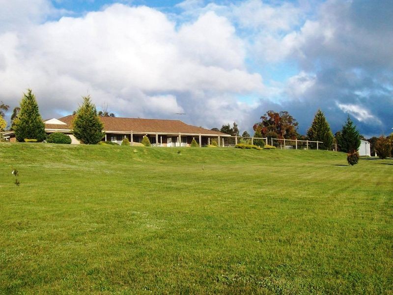 125 Spur Road, Clonbinane VIC 3658