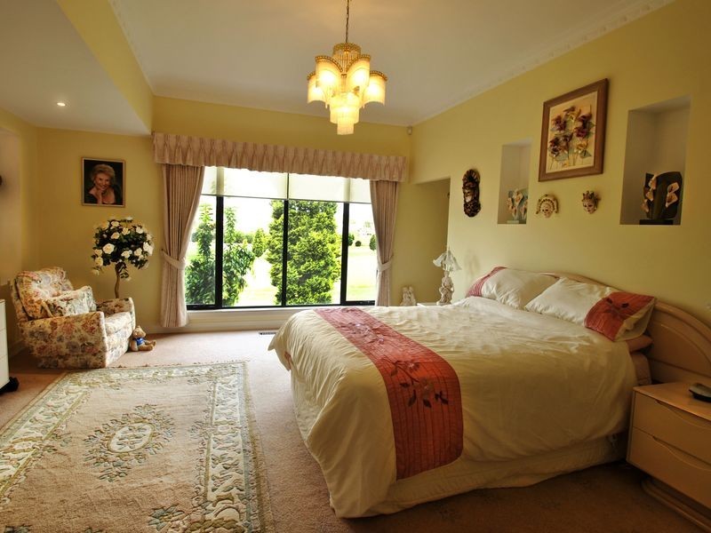 5 Lakeview Close, Hidden Valley VIC 3756
