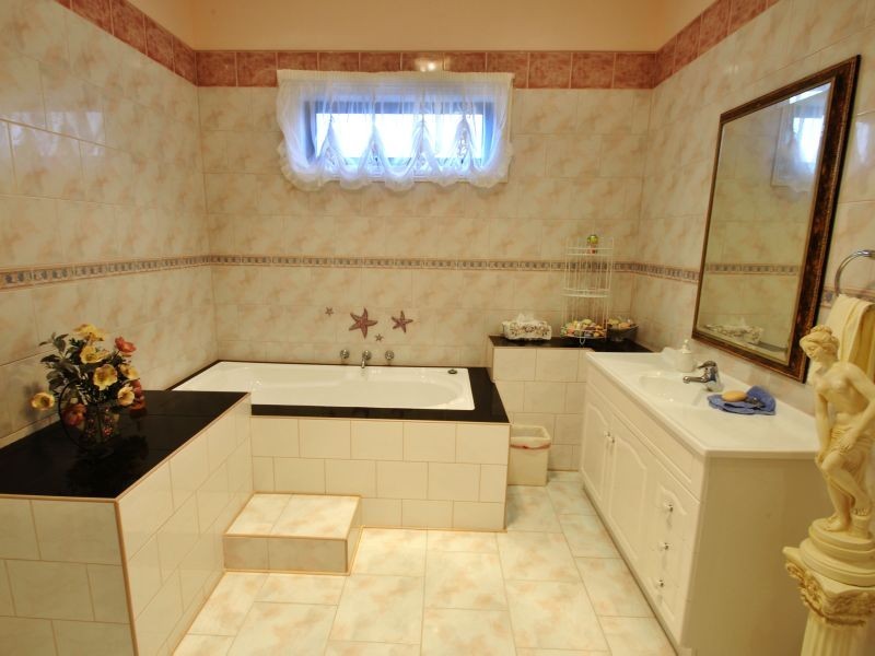 5 Lakeview Close, Hidden Valley VIC 3756