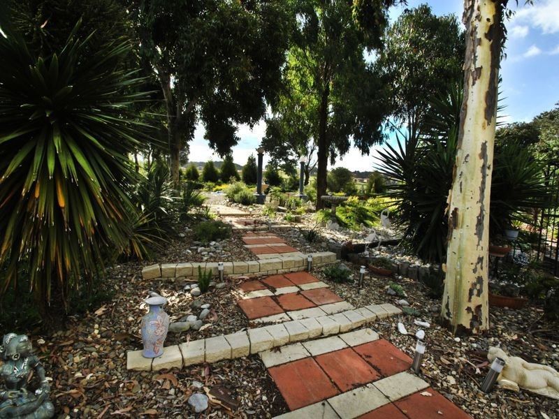 5 Lakeview Close, Hidden Valley VIC 3756