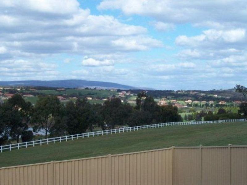 3 Siena Way, Hidden Valley VIC 3756