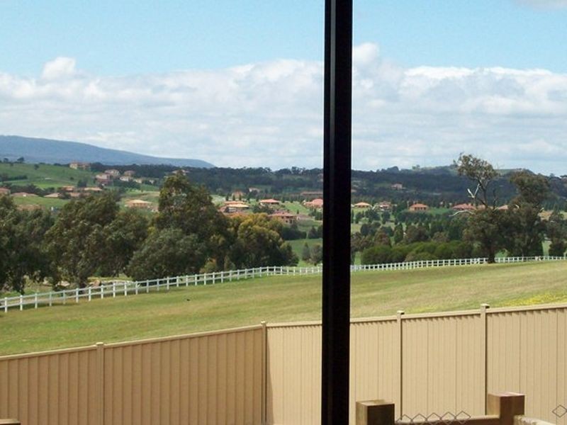 3 Siena Way, Hidden Valley VIC 3756