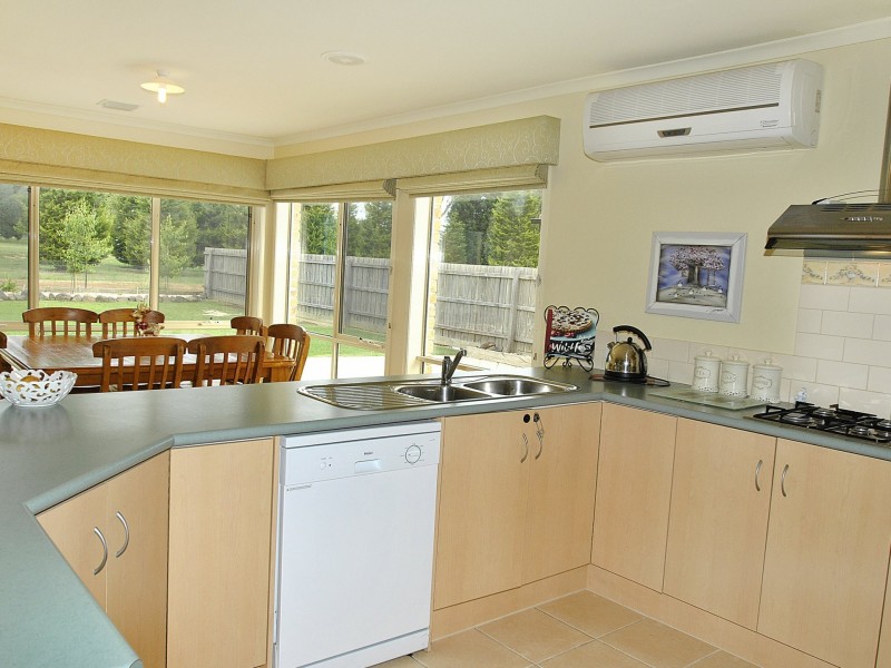 17 Augusta Way, Hidden Valley VIC 3756