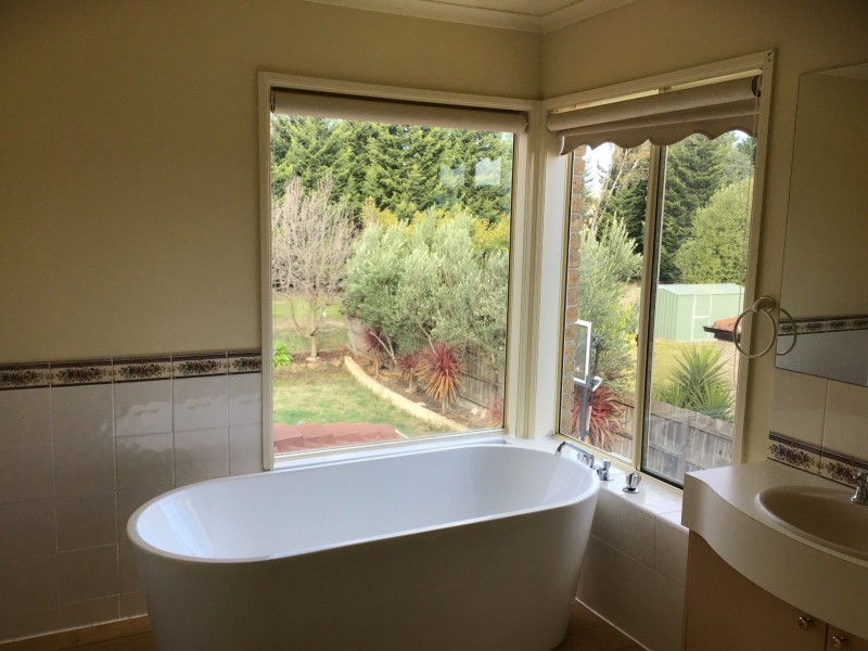 17 Augusta Way, Hidden Valley VIC 3756