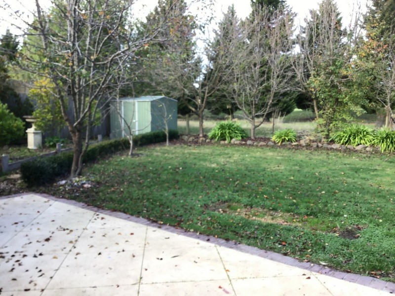 17 Augusta Way, Hidden Valley VIC 3756