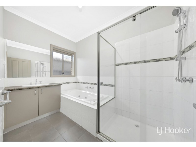 1 Birdswood Crescent, Craigieburn VIC 3064