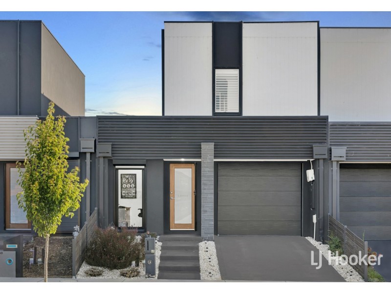 48 Fewster Circuit, Mickleham VIC 3064