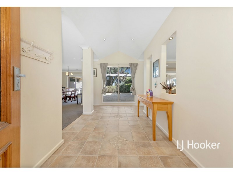 700 Valley Drive, Hidden Valley VIC 3756