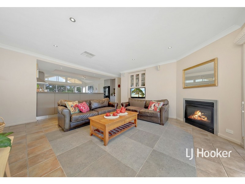 700 Valley Drive, Hidden Valley VIC 3756