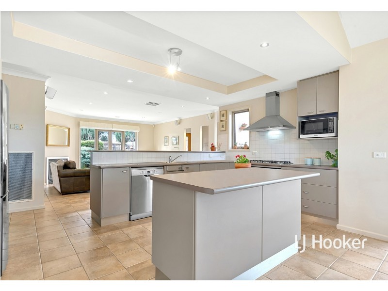 700 Valley Drive, Hidden Valley VIC 3756