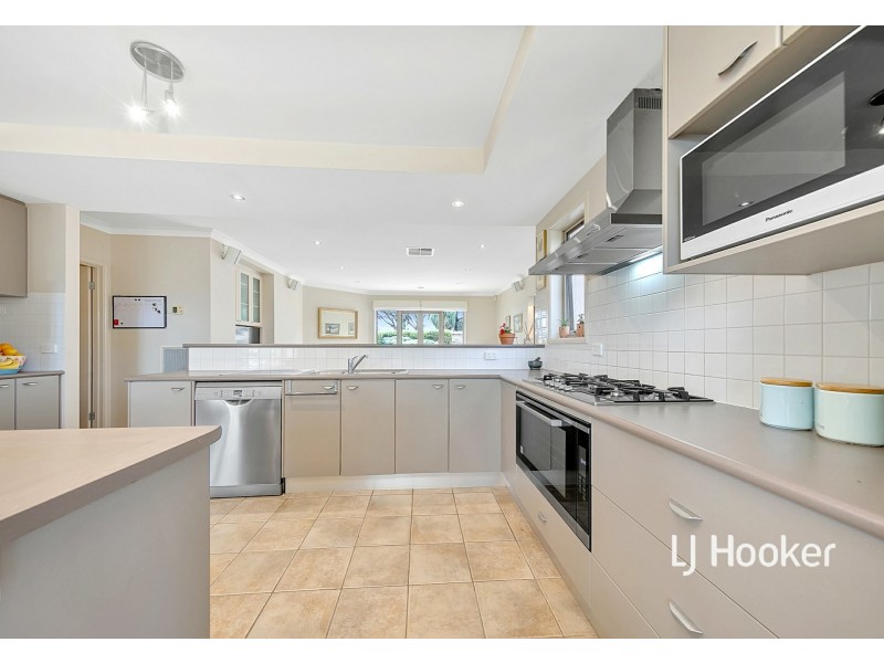 700 Valley Drive, Hidden Valley VIC 3756