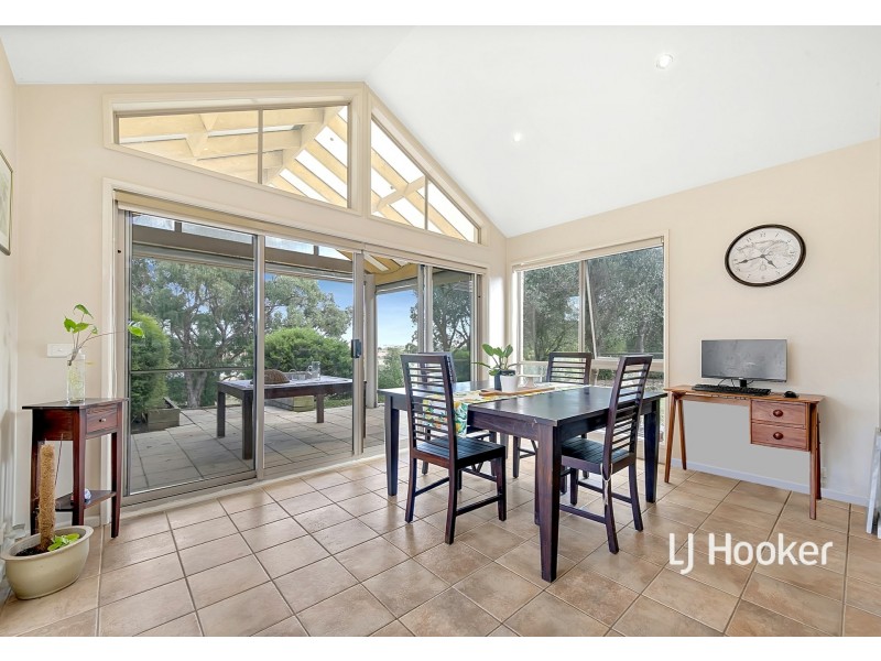 700 Valley Drive, Hidden Valley VIC 3756