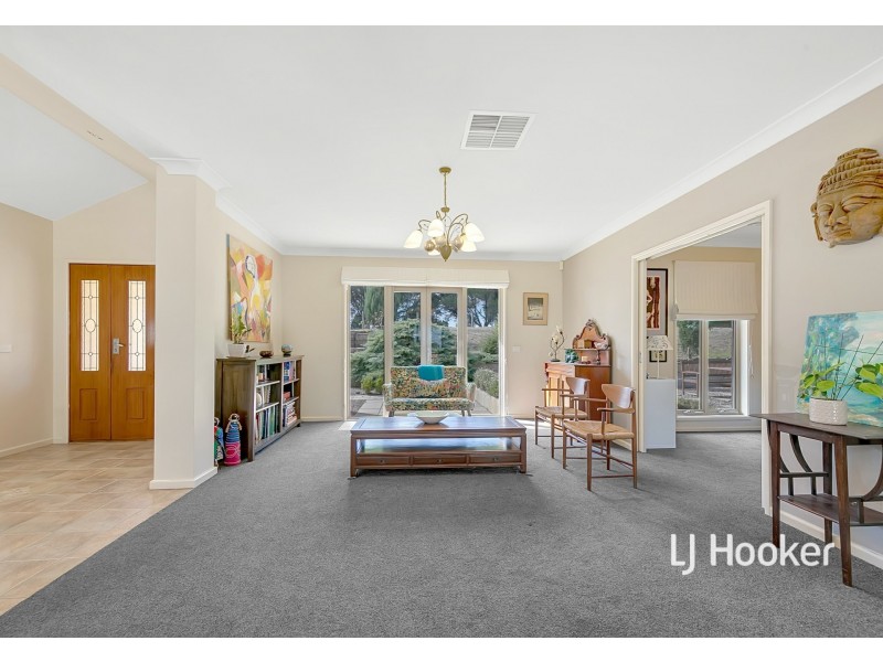 700 Valley Drive, Hidden Valley VIC 3756