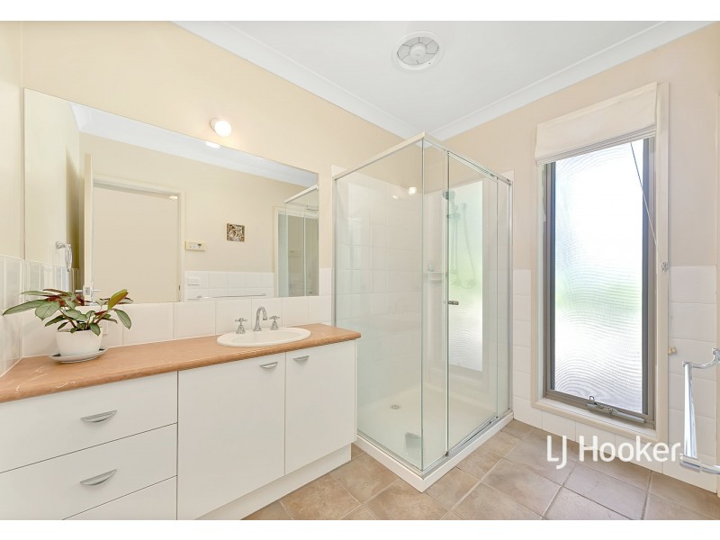 700 Valley Drive, Hidden Valley VIC 3756