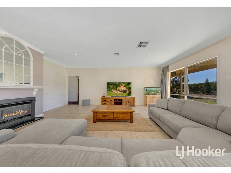 860 Valley Drive, Hidden Valley VIC 3756
