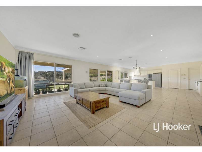 860 Valley Drive, Hidden Valley VIC 3756