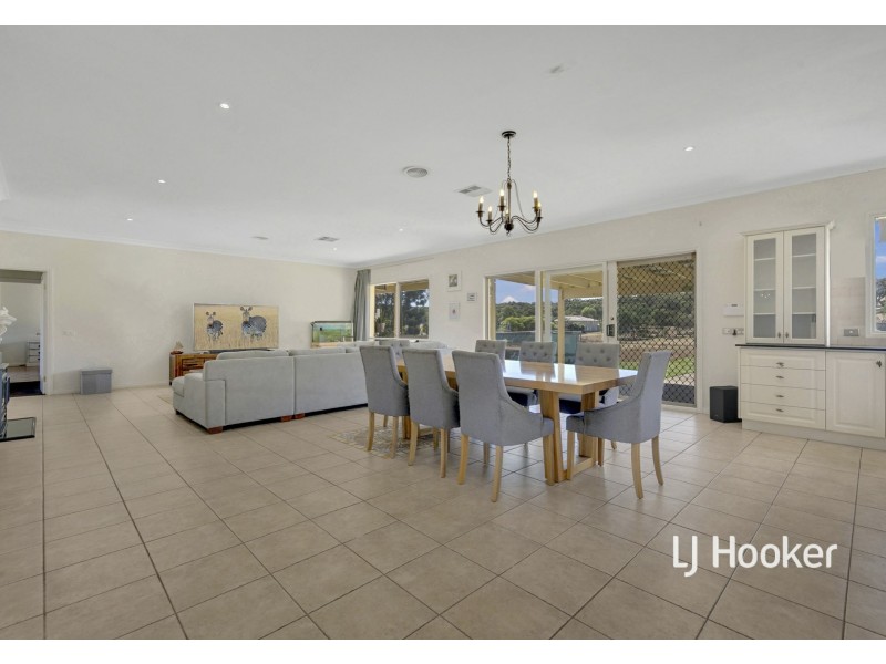 860 Valley Drive, Hidden Valley VIC 3756