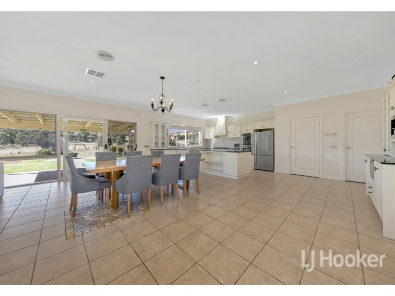 860 Valley Drive, Hidden Valley VIC 3756