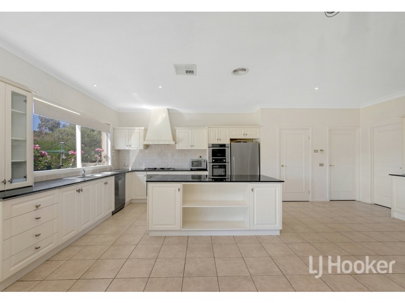 860 Valley Drive, Hidden Valley VIC 3756