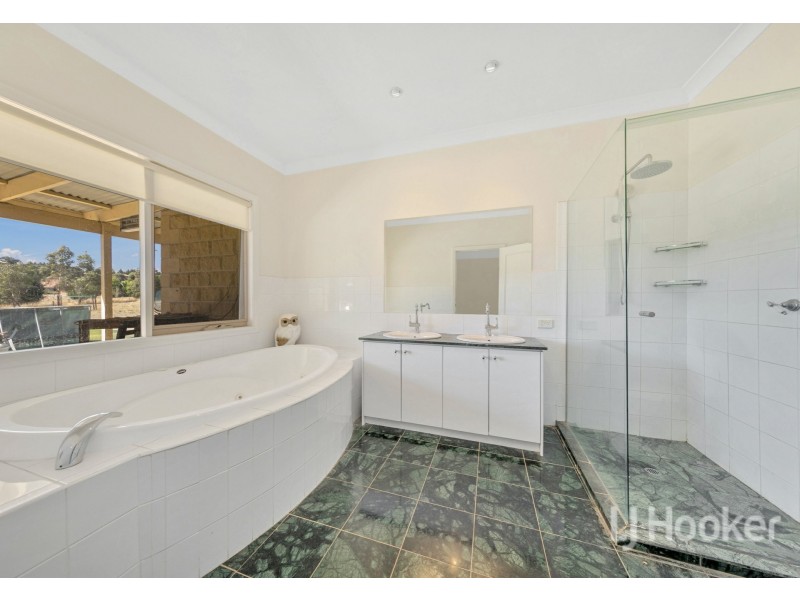 860 Valley Drive, Hidden Valley VIC 3756