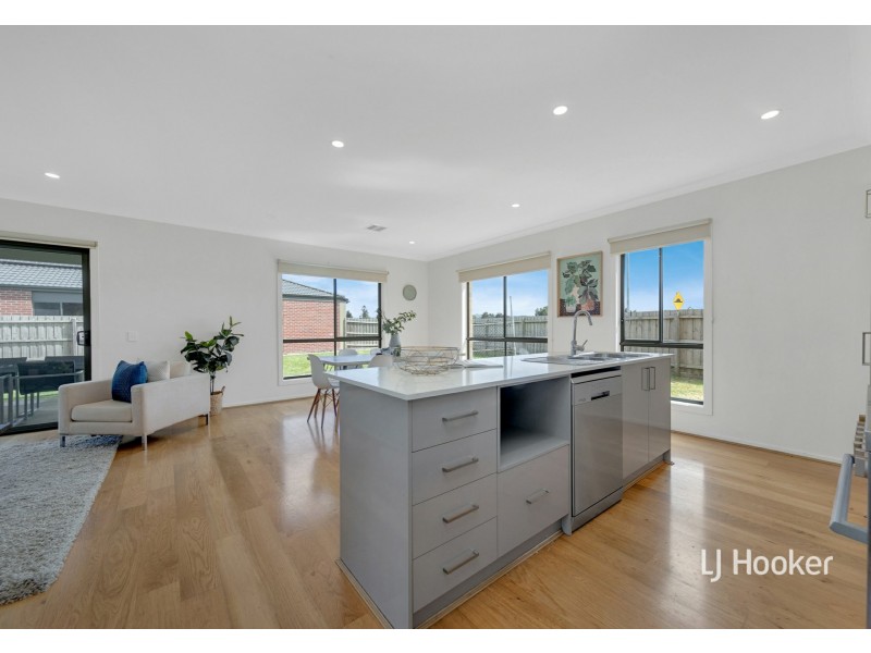 12 Bridgewater Parkway, Wallan VIC 3756