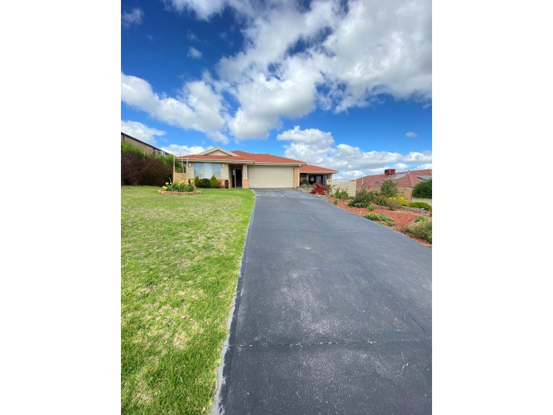 105 Valley Drive, Hidden Valley VIC 3756