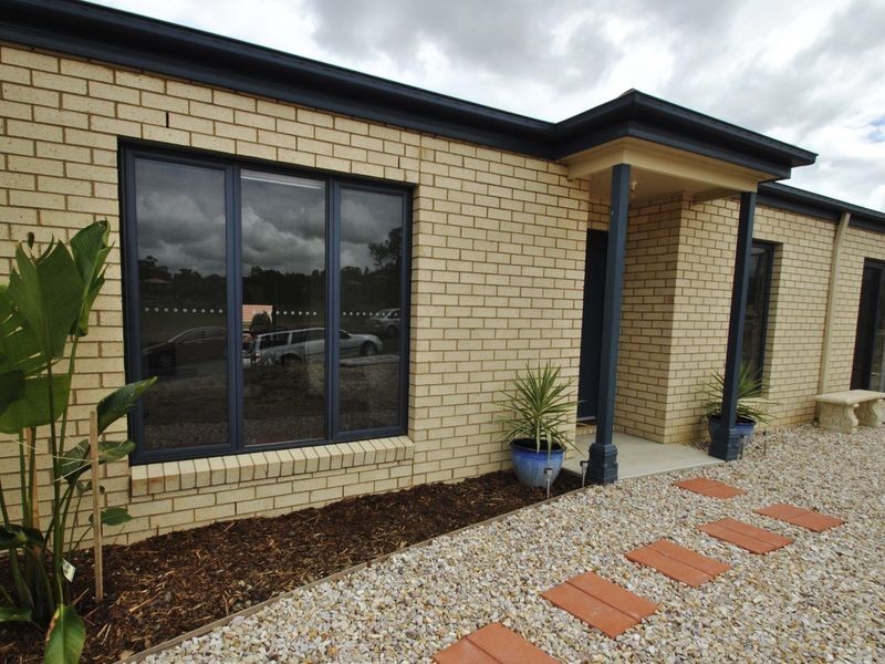 18 Craig Parry Drive, Hidden Valley VIC 3756