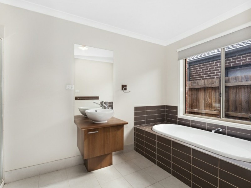 16 Buloke Crescent, Kilmore VIC 3764